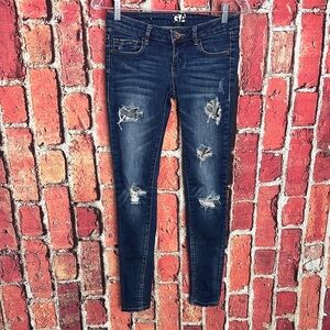 GA Distressed Skinny Jegging Jeans – Stretch – Size 1